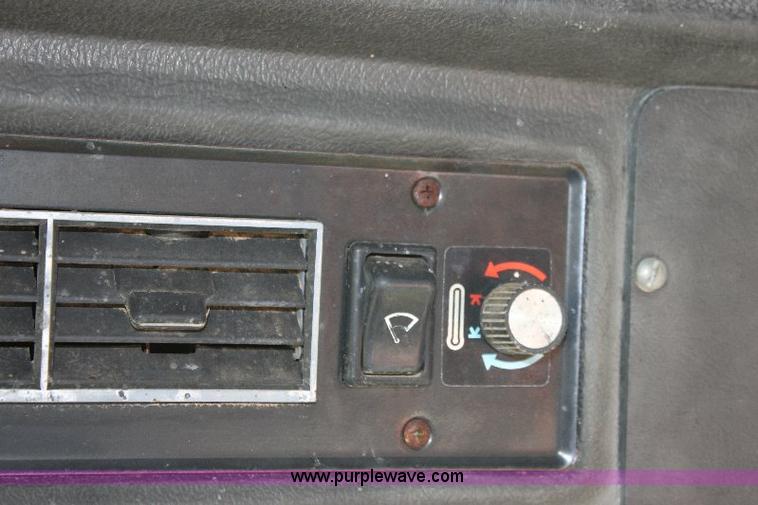 image for item A2687 Massey-Ferguson 2705 tractor