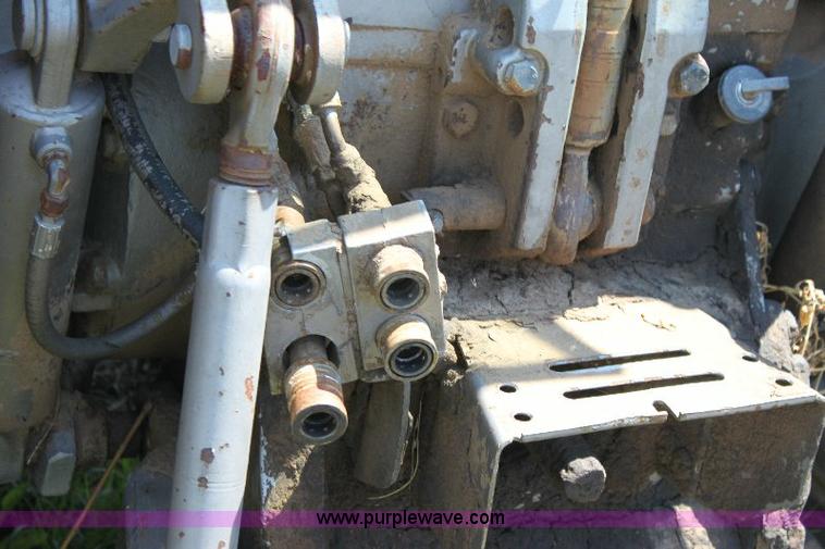 image for item A2687 Massey-Ferguson 2705 tractor