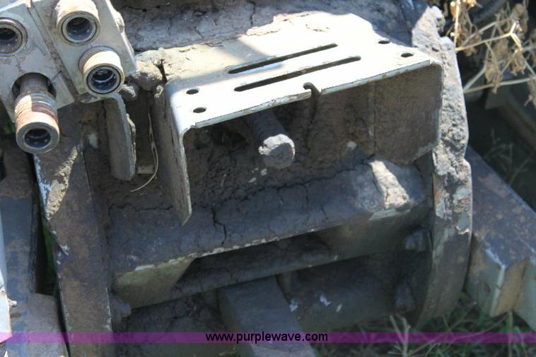 image for item A2687 Massey-Ferguson 2705 tractor