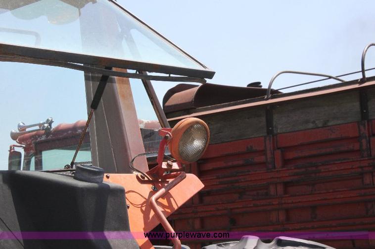 image for item A2687 Massey-Ferguson 2705 tractor