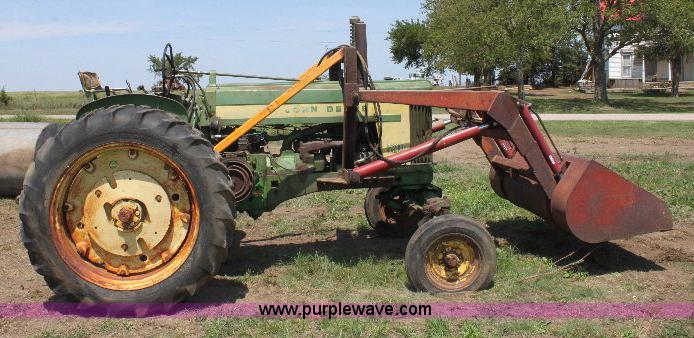 image for item A2688 John Deere 620 tractor