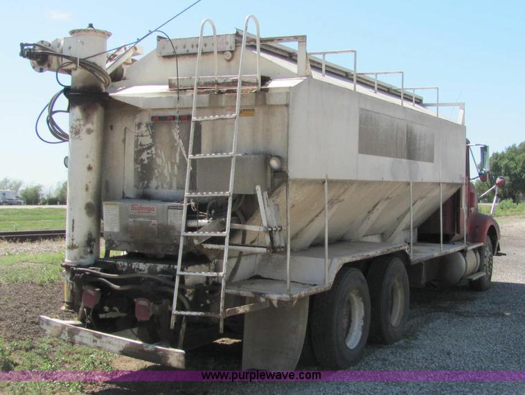 image for item A2696 1991 International 9400 grain truck