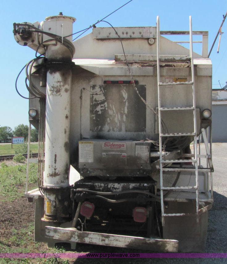 image for item A2696 1991 International 9400 grain truck