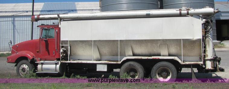 image for item A2696 1991 International 9400 grain truck