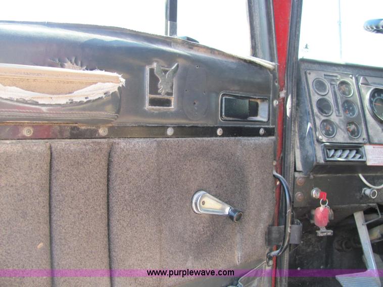 image for item A2696 1991 International 9400 grain truck