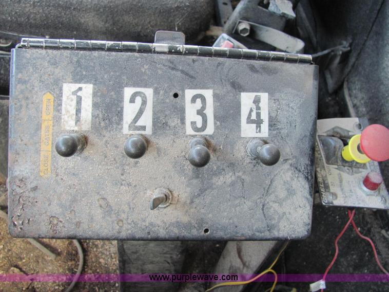 image for item A2696 1991 International 9400 grain truck