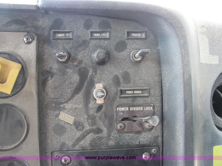 image for item A2696 1991 International 9400 grain truck