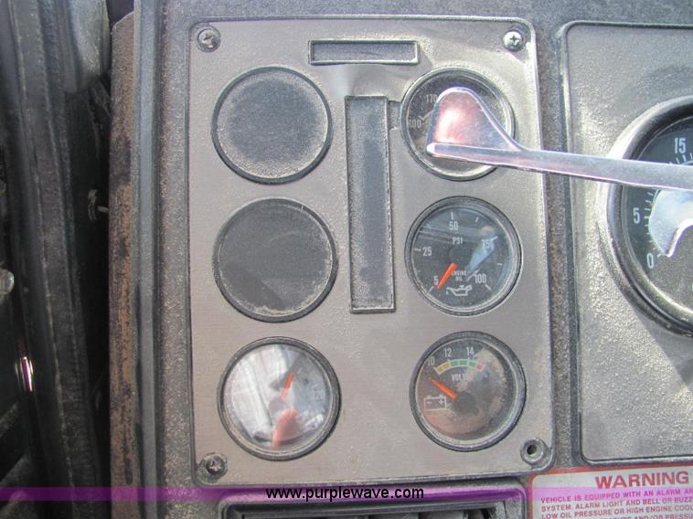 image for item A2696 1991 International 9400 grain truck