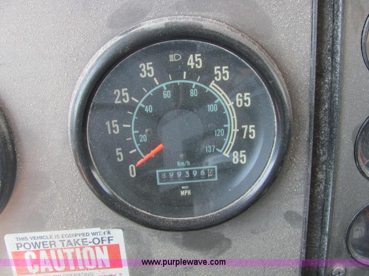 image for item A2696 1991 International 9400 grain truck