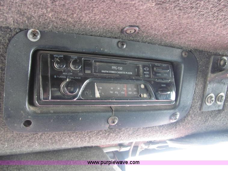 image for item A2696 1991 International 9400 grain truck