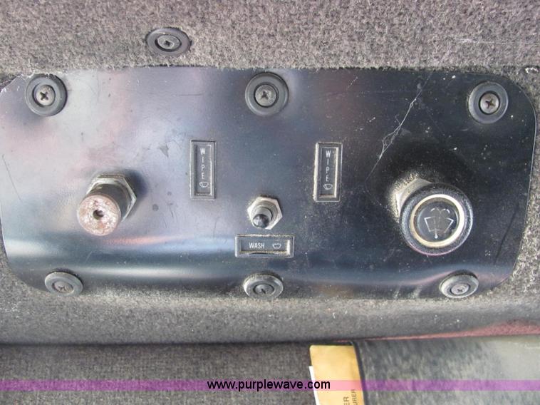 image for item A2696 1991 International 9400 grain truck