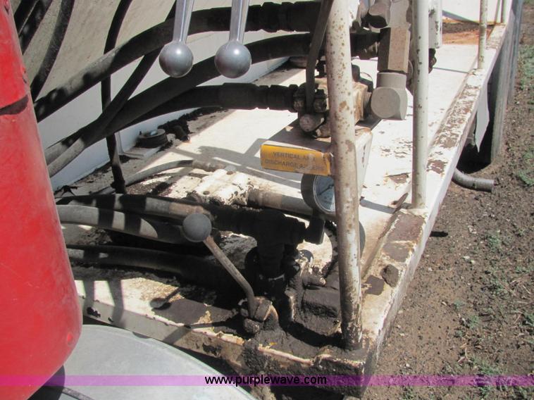 image for item A2696 1991 International 9400 grain truck