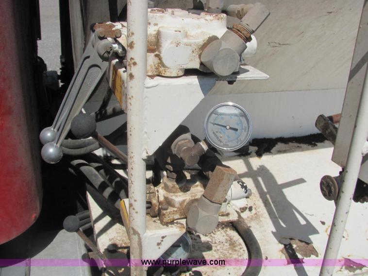 image for item A2696 1991 International 9400 grain truck