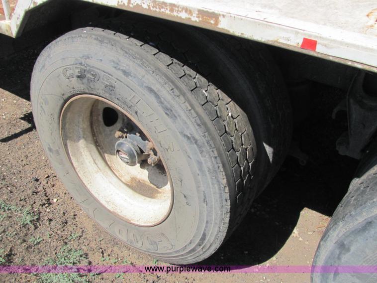 image for item A2696 1991 International 9400 grain truck