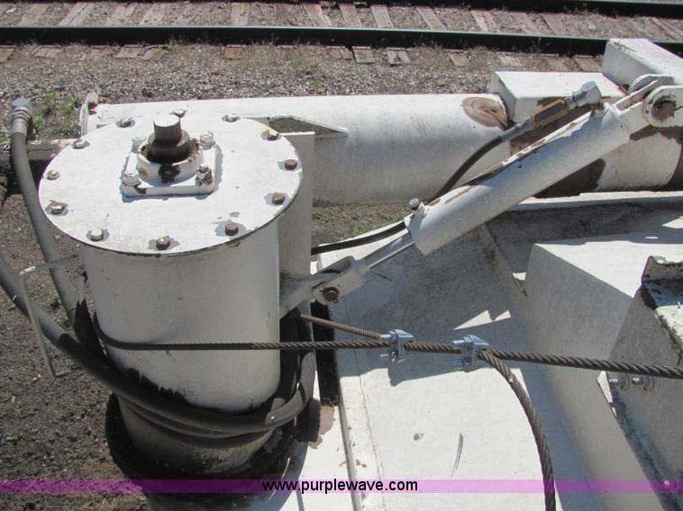 image for item A2696 1991 International 9400 grain truck