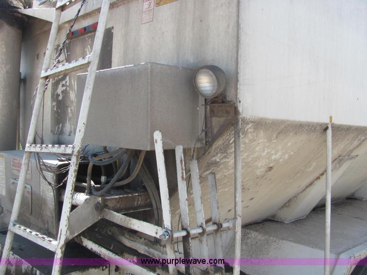 image for item A2696 1991 International 9400 grain truck