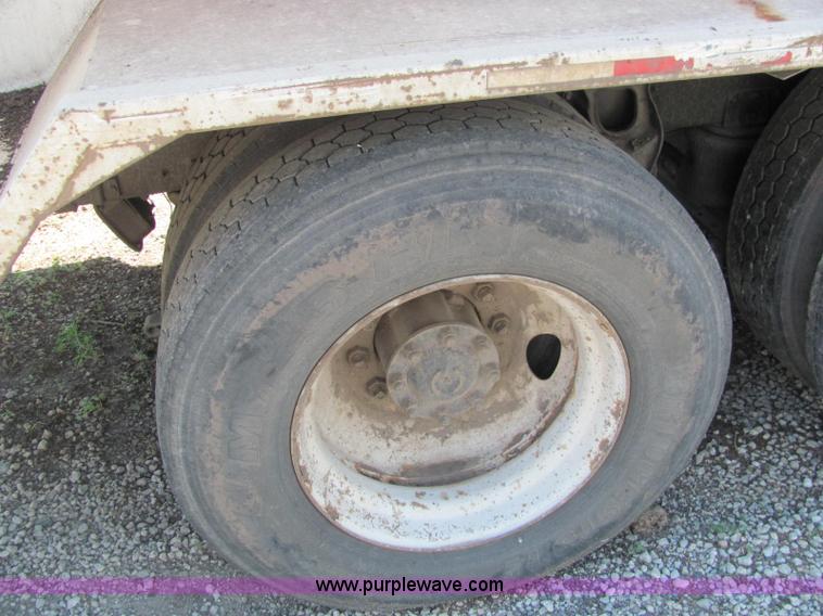 image for item A2696 1991 International 9400 grain truck