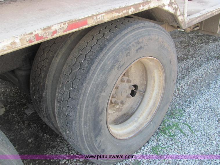 image for item A2696 1991 International 9400 grain truck