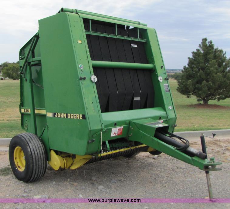 image for item A4643 1990 John Deere 535 round baler