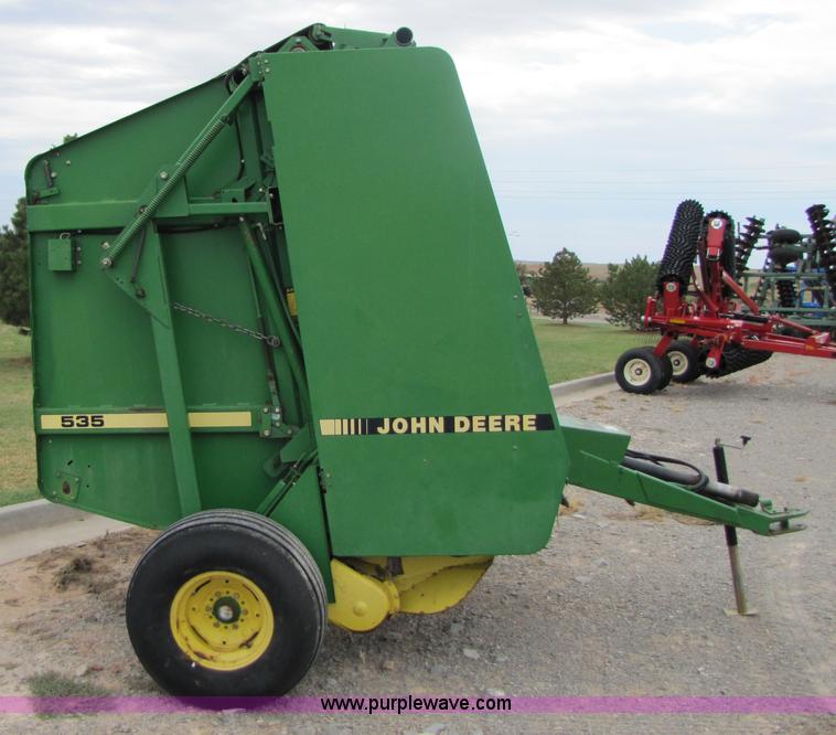 image for item A4643 1990 John Deere 535 round baler