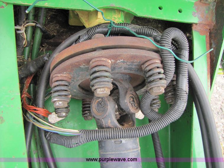 image for item A4643 1990 John Deere 535 round baler