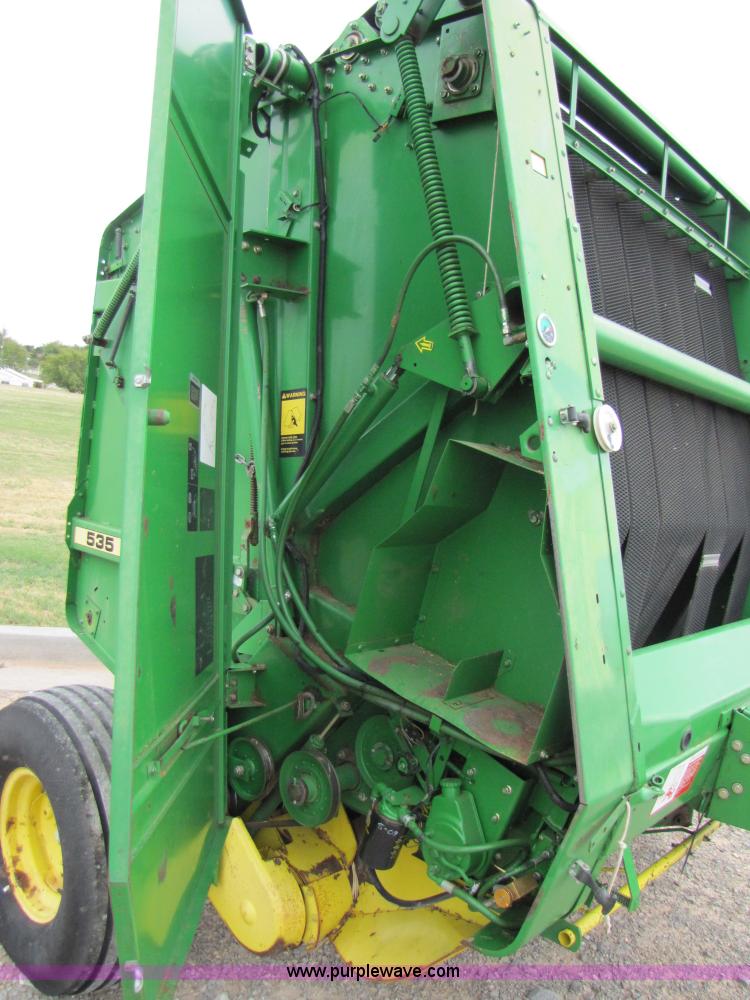 image for item A4643 1990 John Deere 535 round baler