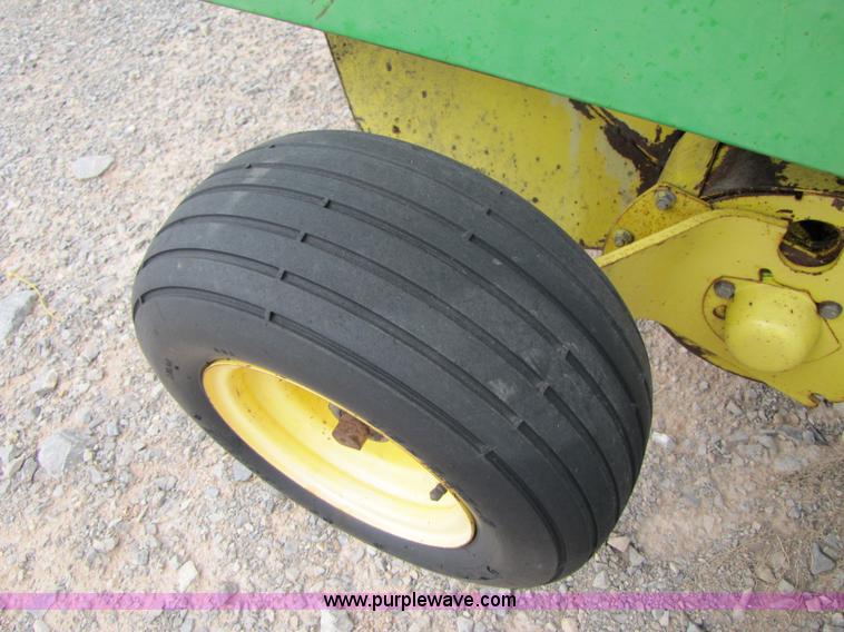 image for item A4643 1990 John Deere 535 round baler