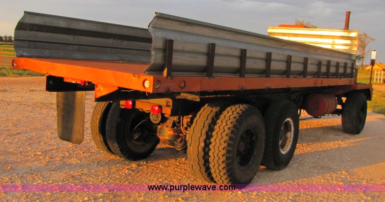 image for item A4645 1966 Mack R600 grain truck