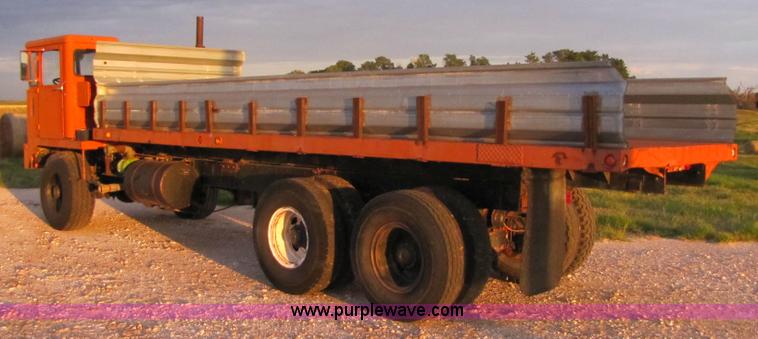 image for item A4645 1966 Mack R600 grain truck