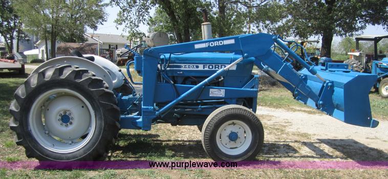 image for item A4701 1974 Ford 340A tractor with loader