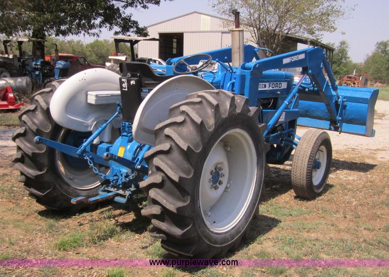 image for item A4701 1974 Ford 340A tractor with loader