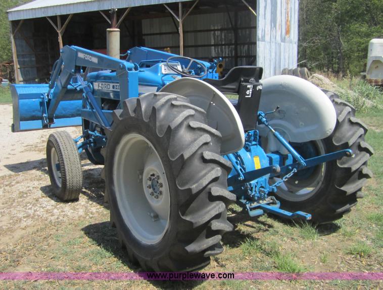 image for item A4701 1974 Ford 340A tractor with loader