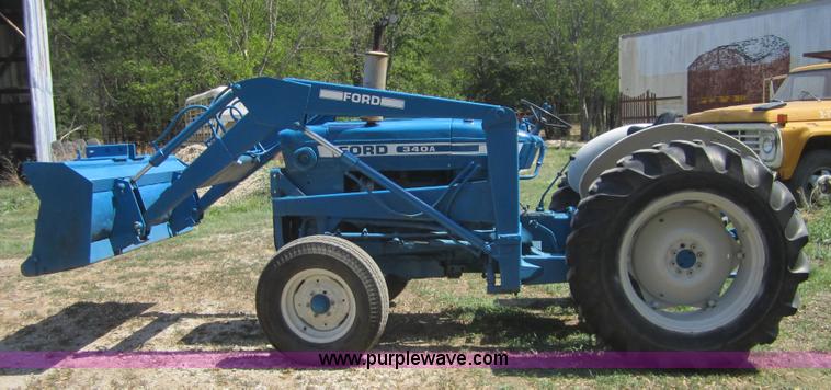 image for item A4701 1974 Ford 340A tractor with loader