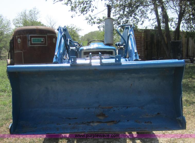 image for item A4701 1974 Ford 340A tractor with loader