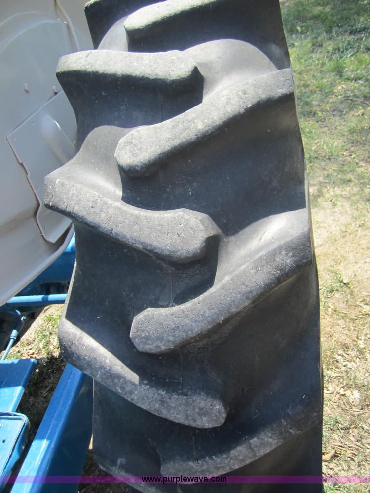 image for item A4701 1974 Ford 340A tractor with loader