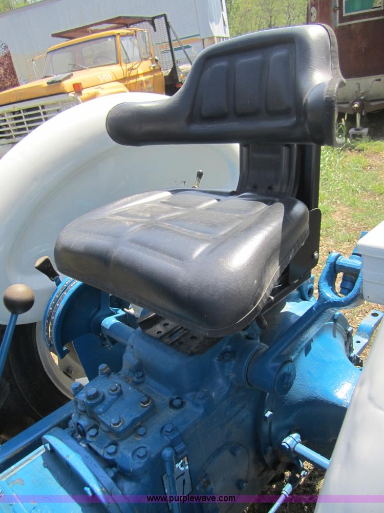 image for item A4701 1974 Ford 340A tractor with loader