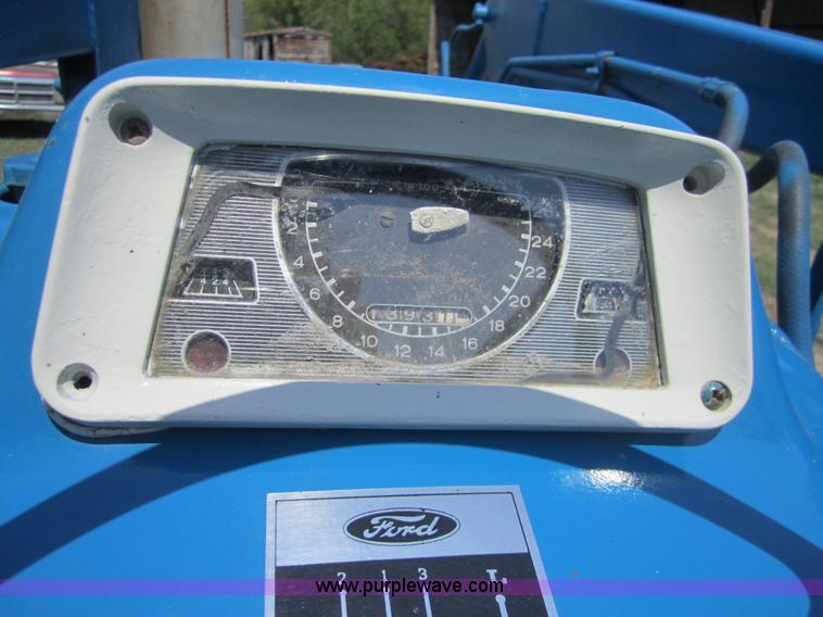 image for item A4701 1974 Ford 340A tractor with loader