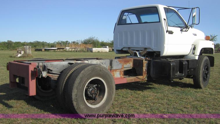 image for item A4705 1991 GMC TopKick truck cab and chassis
