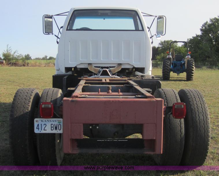 image for item A4705 1991 GMC TopKick truck cab and chassis