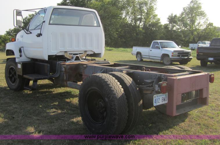 image for item A4705 1991 GMC TopKick truck cab and chassis