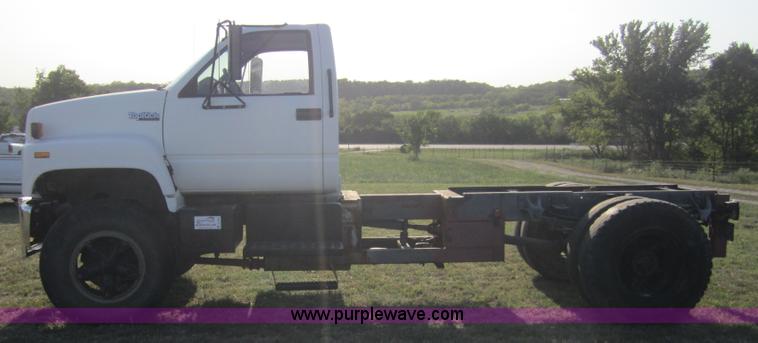 image for item A4705 1991 GMC TopKick truck cab and chassis