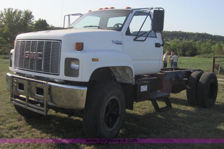 image for item A4705 1991 GMC TopKick truck cab and chassis
