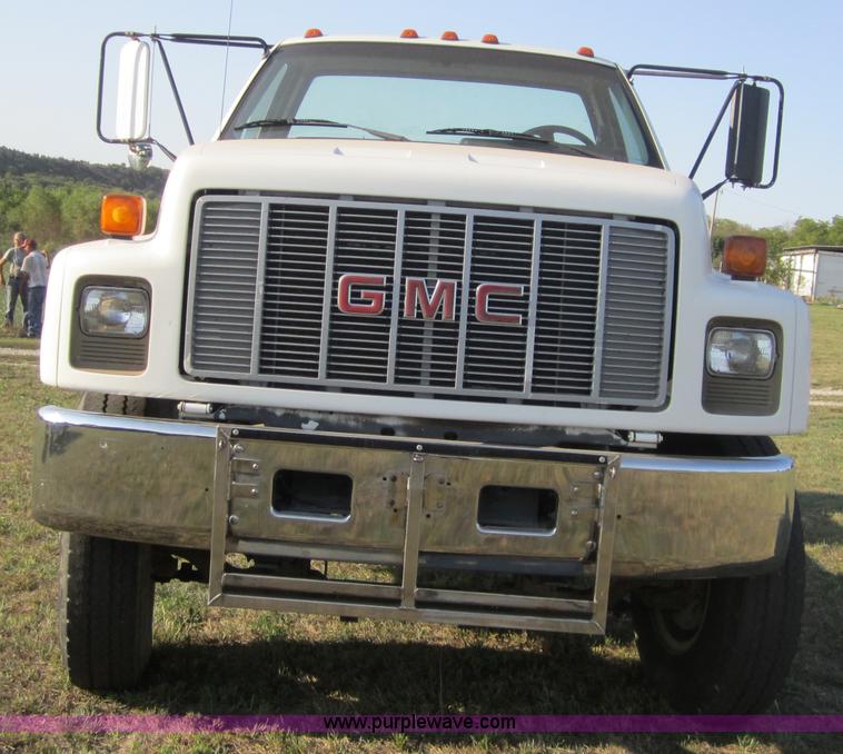 image for item A4705 1991 GMC TopKick truck cab and chassis