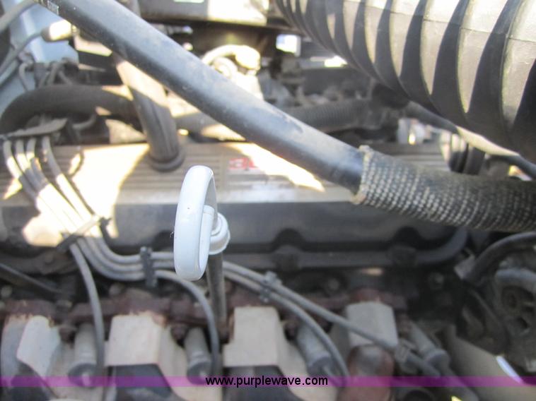 image for item A4705 1991 GMC TopKick truck cab and chassis