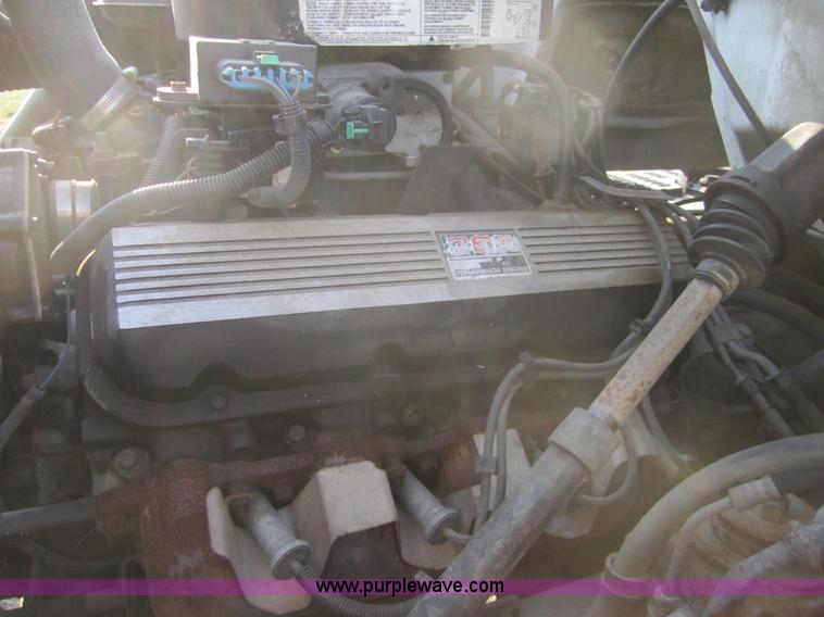 image for item A4705 1991 GMC TopKick truck cab and chassis