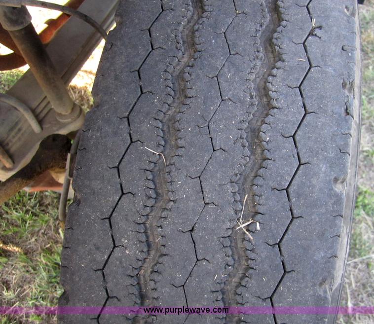 image for item A4705 1991 GMC TopKick truck cab and chassis