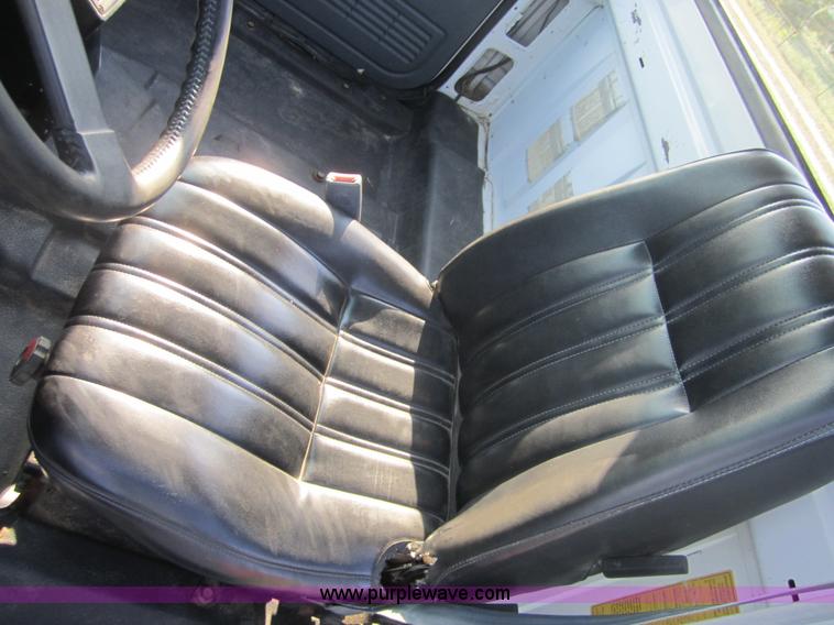 image for item A4705 1991 GMC TopKick truck cab and chassis