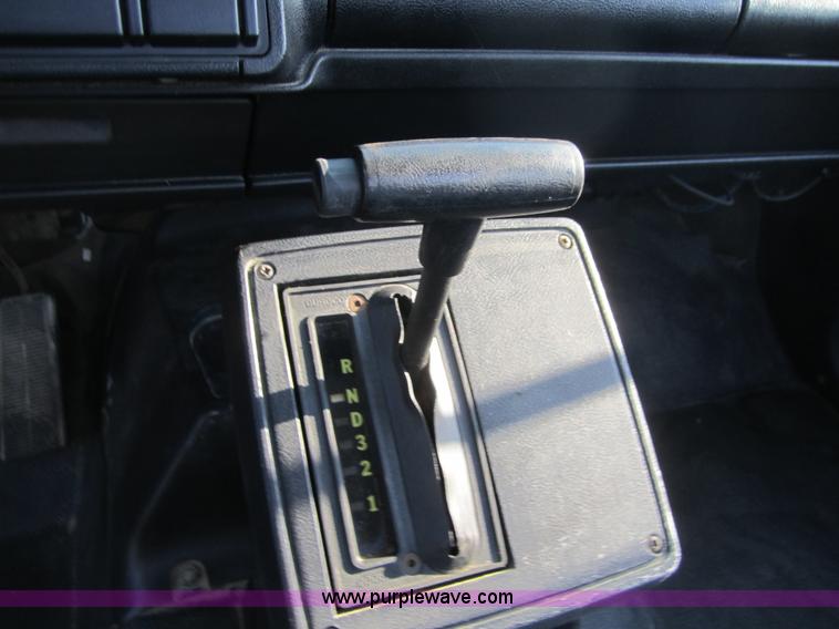 image for item A4705 1991 GMC TopKick truck cab and chassis