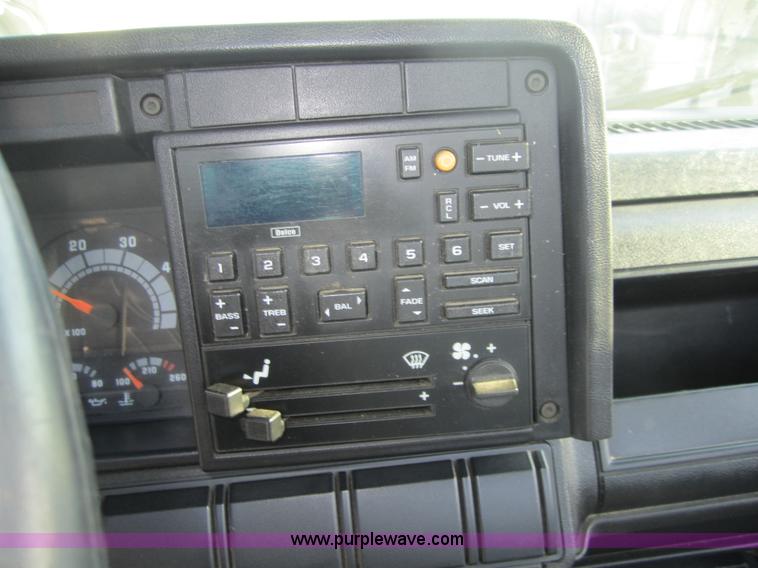 image for item A4705 1991 GMC TopKick truck cab and chassis