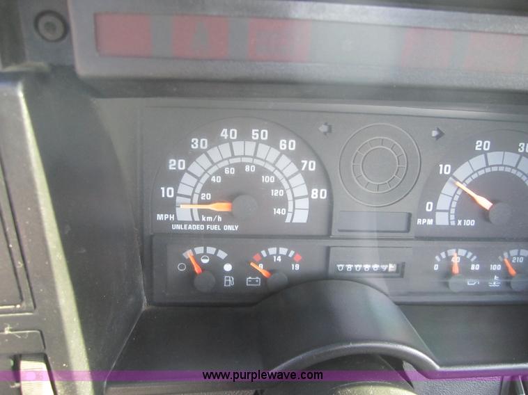 image for item A4705 1991 GMC TopKick truck cab and chassis